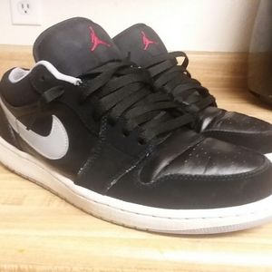 Jordan 1 low size 9.5